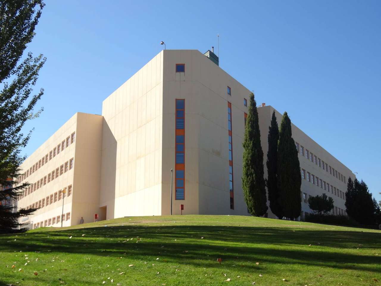 UCM-Faculty of Economics & Business