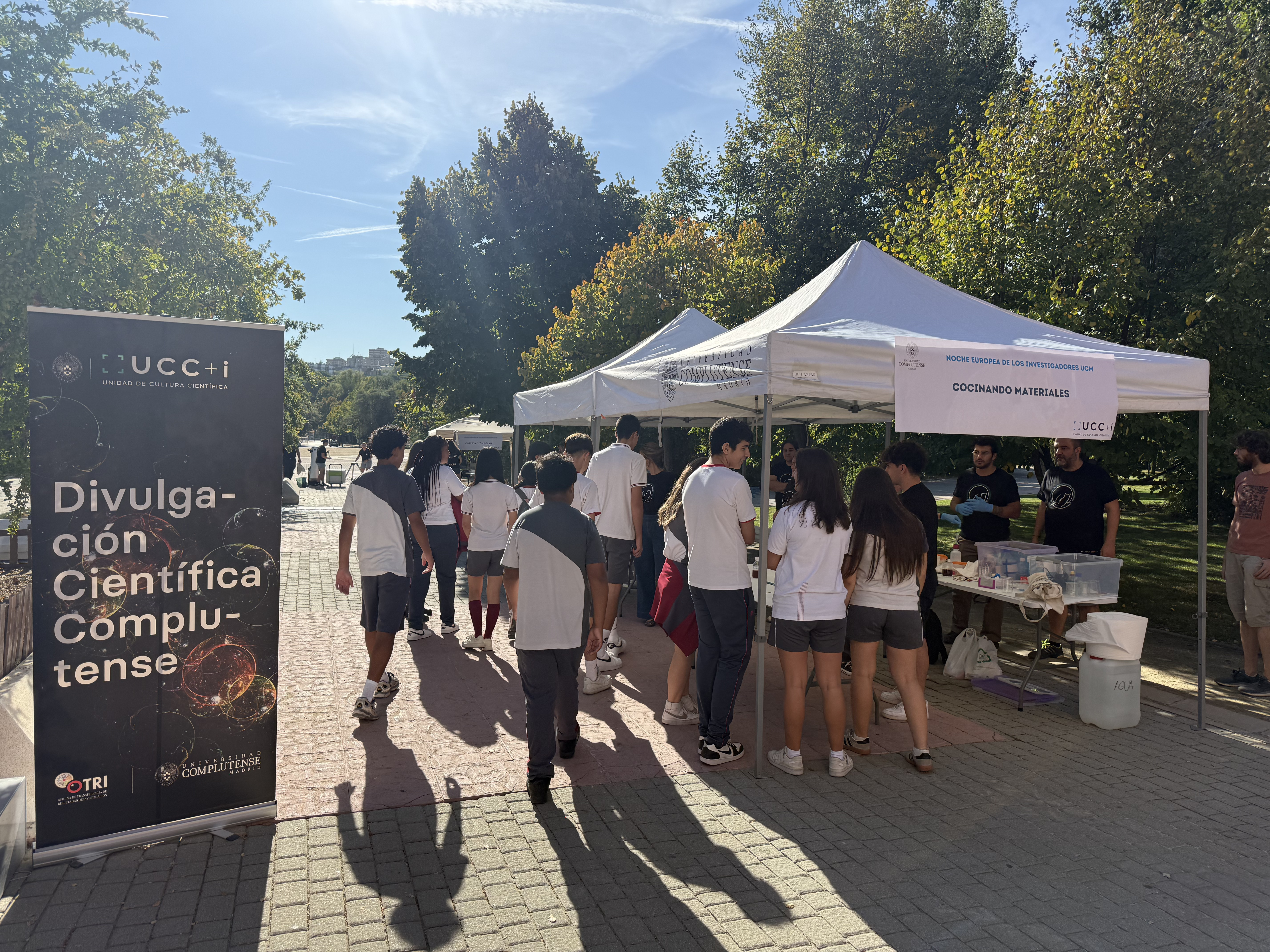 La curiosidad recorre el Botánico de la Complutense a la velocidad de la luz en la Noche Europea