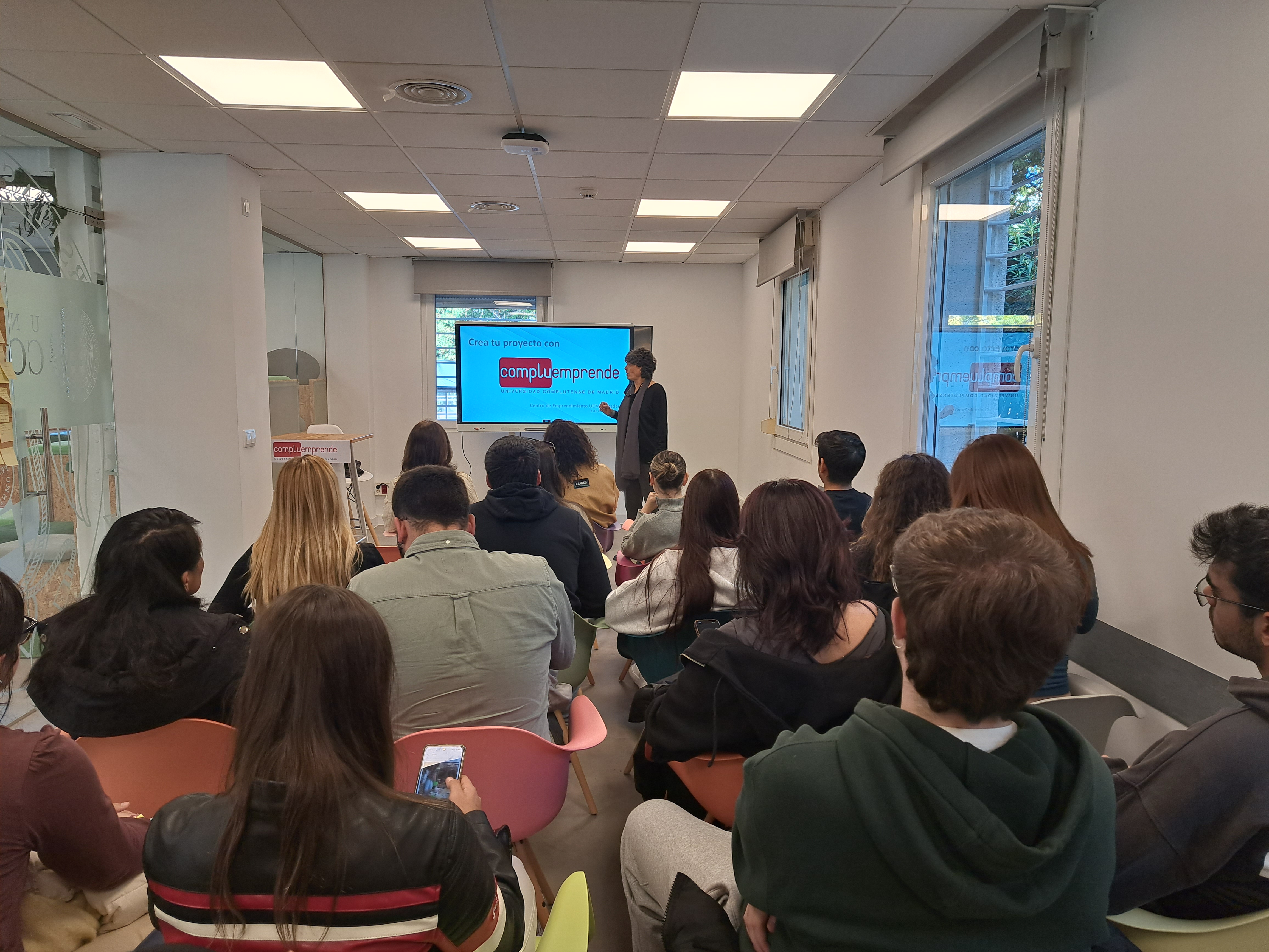 Los estudiantes de 4º de Pedagogía visitan Compluemprende 
