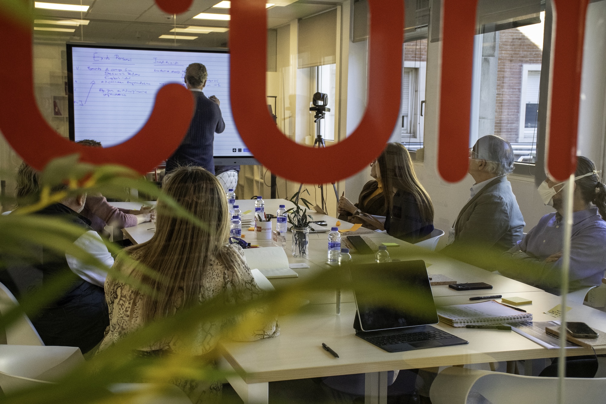 Encuentro para fortalecer el emprendimiento universitario organizado por MIDE en Compluemprende.