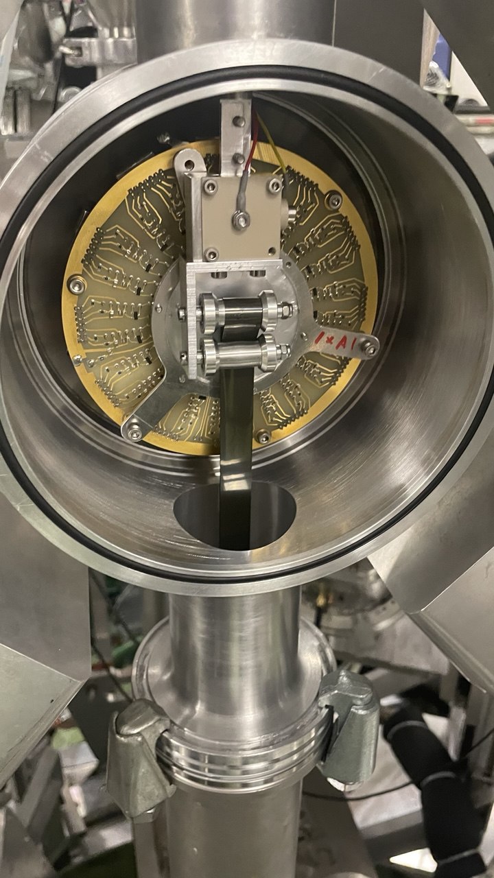Miembros del Grupo de Física Nuclear participan en un experimento para estudiar los electrones de conversión y correlaciones angulares emitidos tras el decaimiento beta del Rb en la región rica de neutrones del Sr en ISOLDE (CERN)