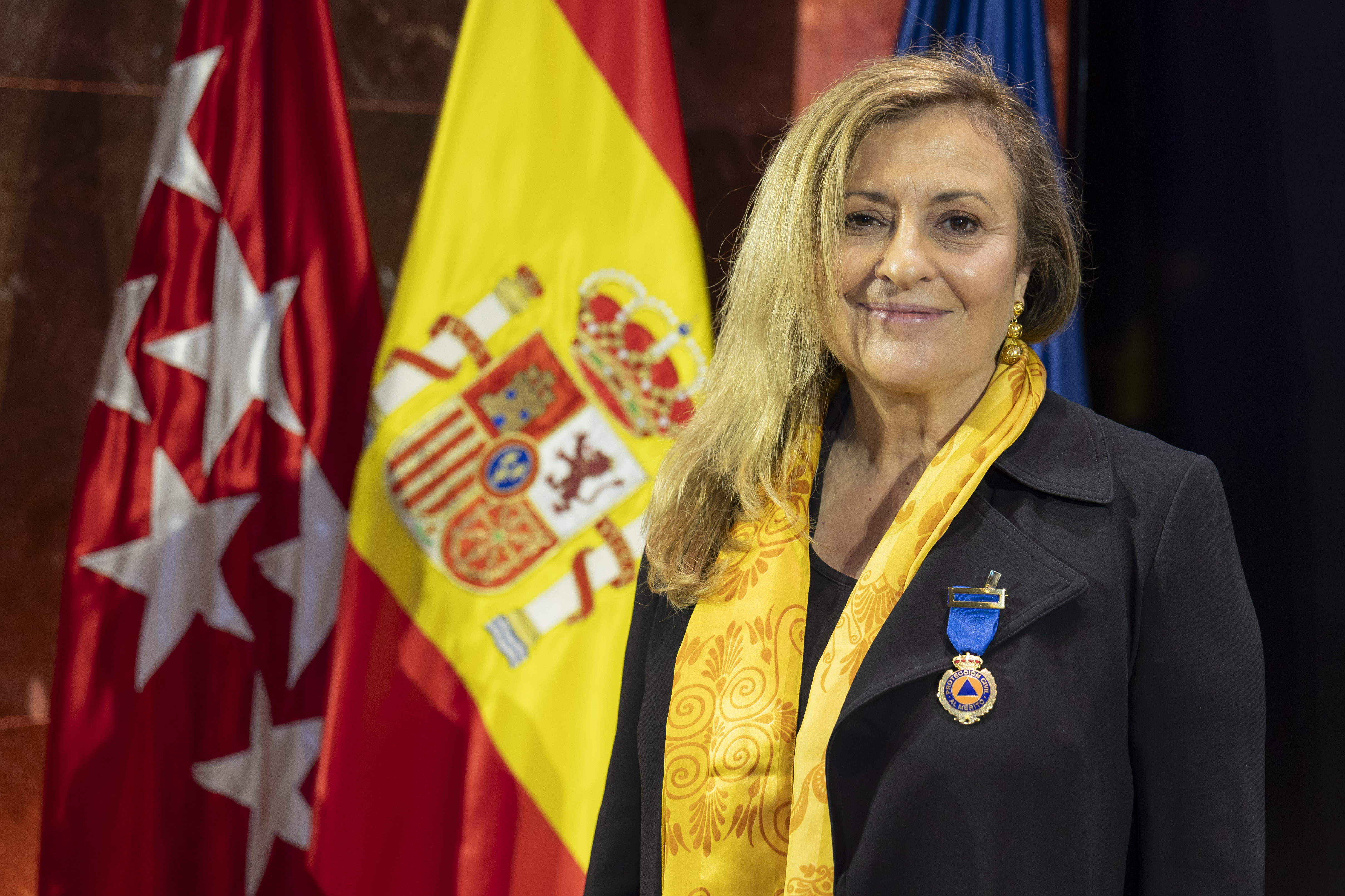 La Prof.ª María Paz García-Vera reconocida con la Medalla al Mérito de Protección Civil, en su categoría de Oro y con distintivo Azul