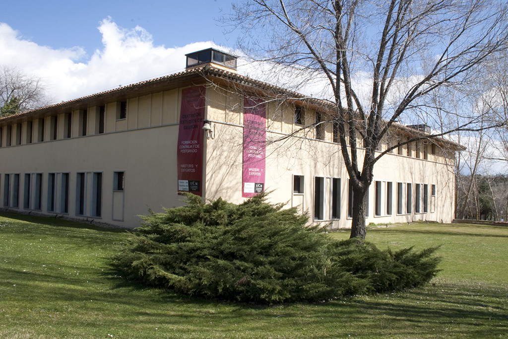 Oferta de Máster, Experto y Diploma de Especialización de Formación Permanente para el curso 2026/2027.