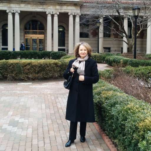 Anne Cruz recibe el Premio Nacional de la ANLE “Enrique Anderson Imbert”