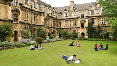 ¿Te gustaría hacer un curso este verano en la Universidad de Cambridge con matrícula y alojamiento gratuitos?