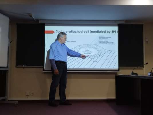 Seminario del Dr. Wolfgang Sand sobre biolixiviación y biocorrosión