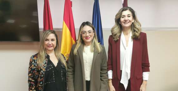 La vicerrectora de Relaciones Internacionales y Cooperación María del Rosario Cristobal Roncero recibe la visita de la Ministra de Juventud del Paraguay, S.E. Salma Agüero.