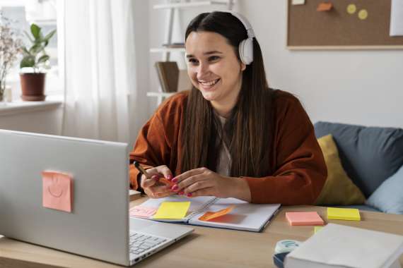 Madrid Aula Digital. Más de 150 cursos gratuitos para mejorar tus habilidades digitales.
