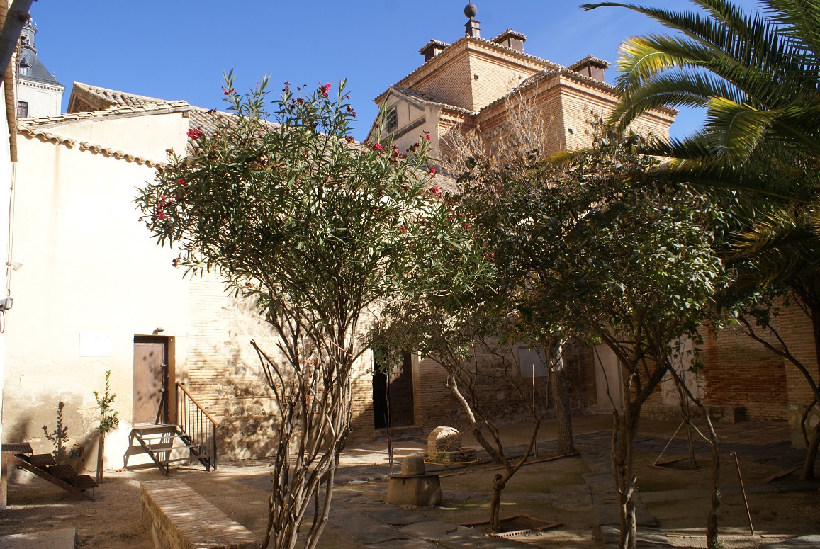 (imagen 5) Patio interior de la iglesia de san miguel viejo