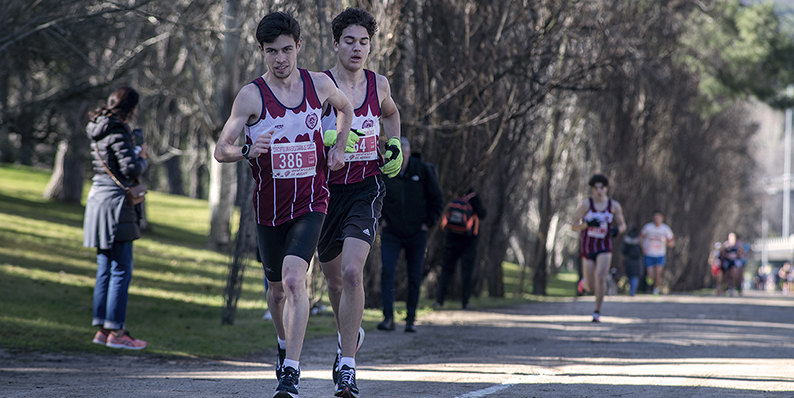 Ciento cincuenta atletas participan en el emblemático Cross del Rector