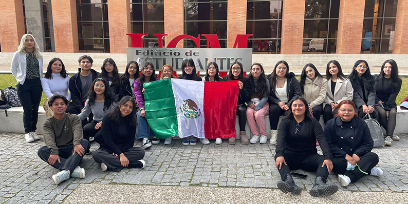 El Centro de Formación Permanente recibe a la tercera promoción de estudiantes mexicanos