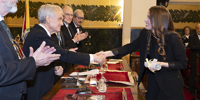 La Real Academia Nacional de Medicina de España premia a la doctora complutense Cristina Díaz del Arco