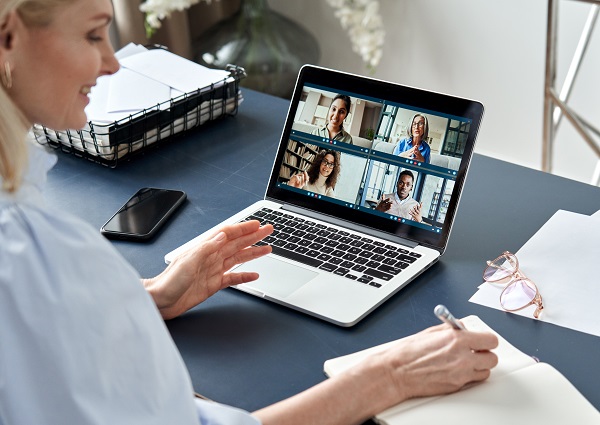 Los teletrabajadores encuestados desmontan la idea de que necesitamos estar juntos para colaborar. / Shutterstock.